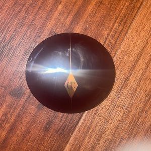 Charlotte Tilbury Cheek to Chic Blush -